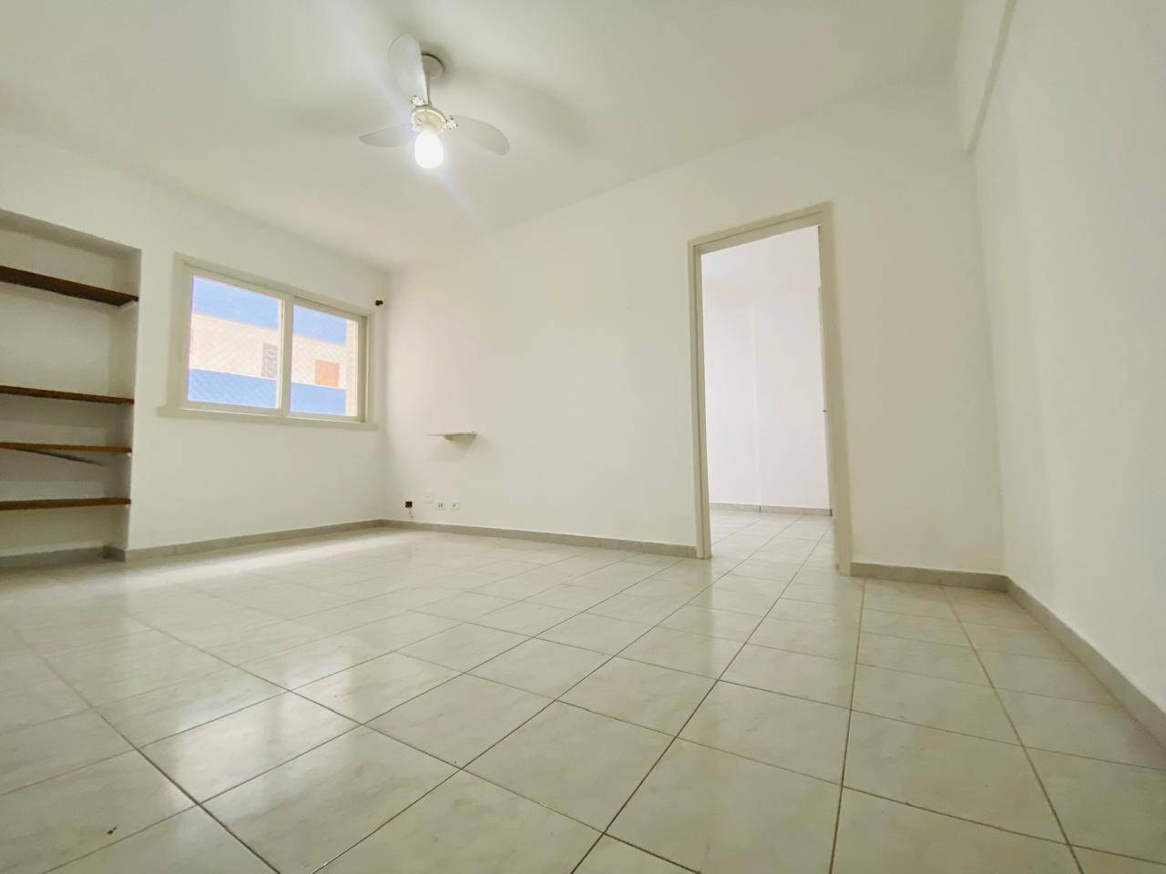 Vende apartamento -  01 quarto prédio frente praia - Embaré/Santos/SP
