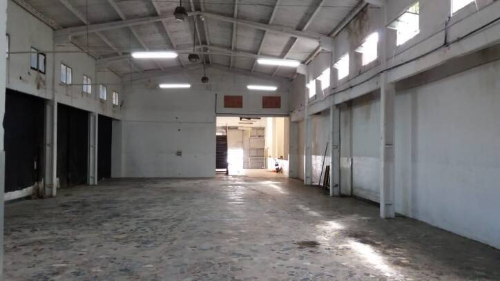 Galpão com 700m² de área construída!