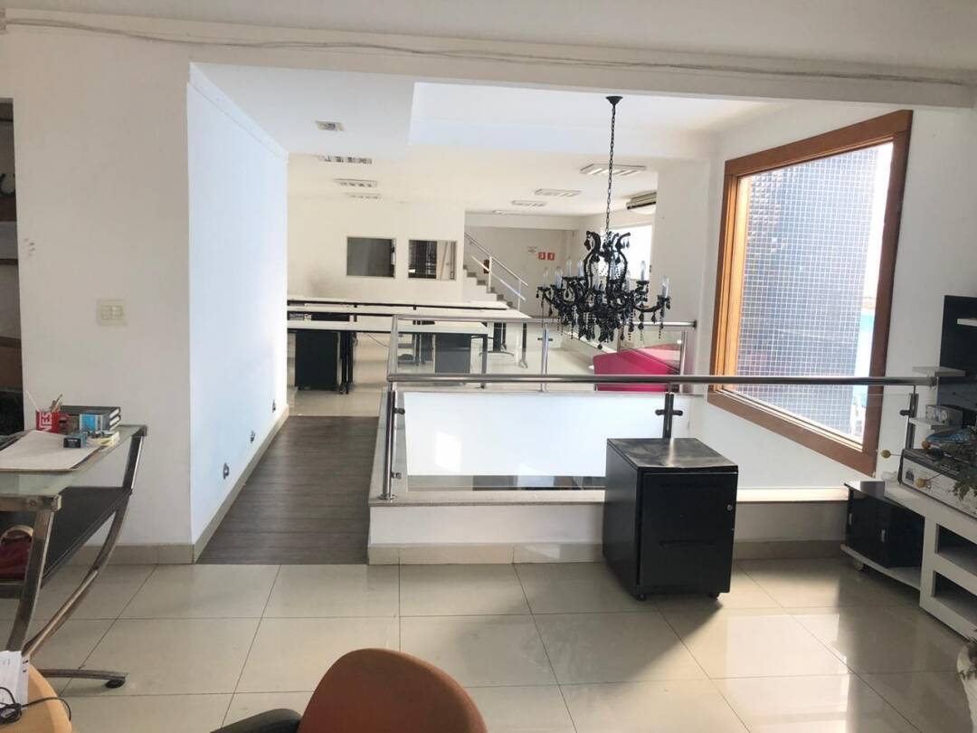 Prédio comercial com 3 pavimentos- 400 metros-7 vagas de garagem-Santos/SP