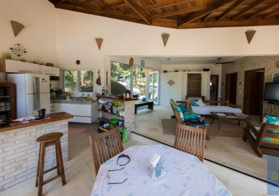 Casa 4 dormitórios com piscina - Praia Morro do Félix Ubatuba Litoral Norte