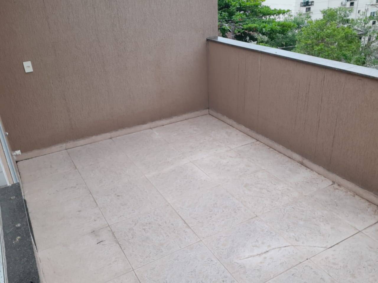 Casa (Triplex) - 3 dormitórios - Terraço - 2 vagas de garagem - Santos