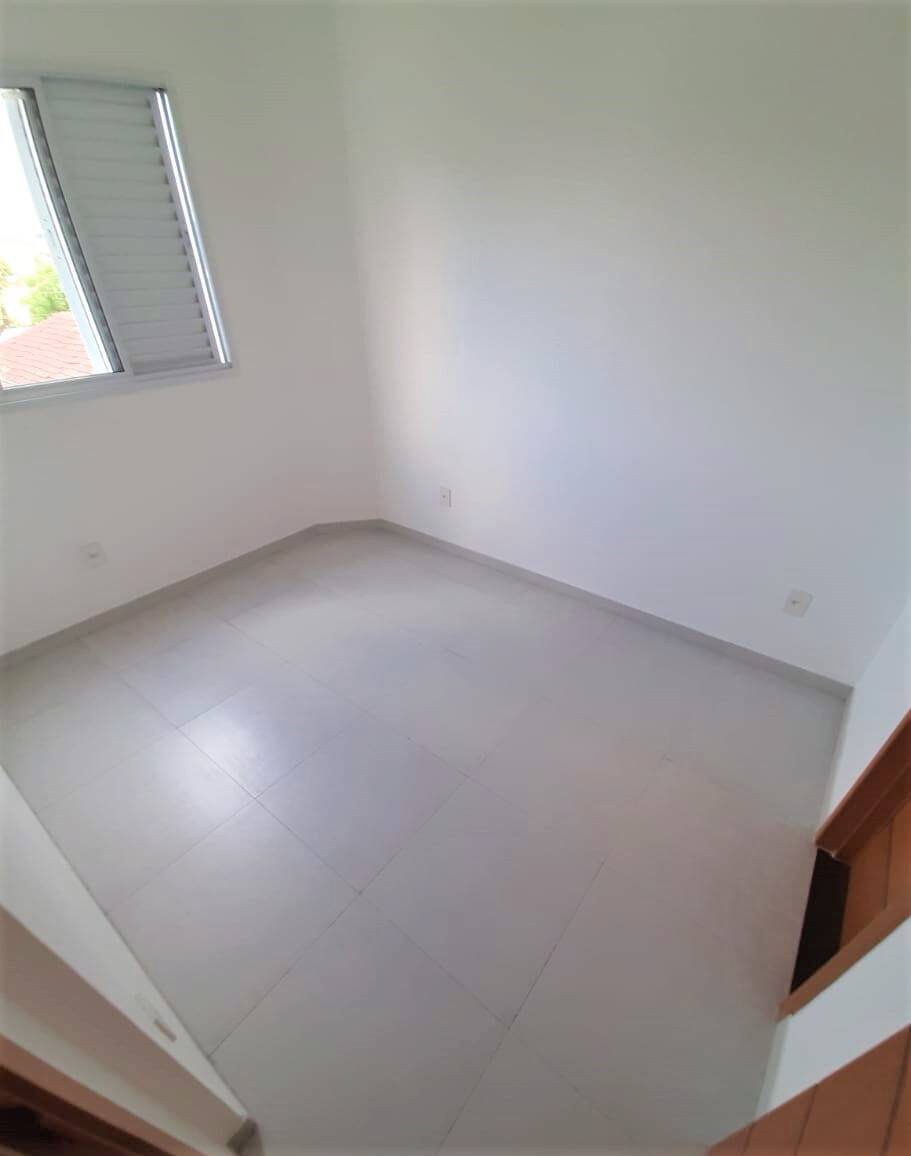 Casa (Triplex) - 3 dormitórios - Terraço - 2 vagas de garagem - Santos
