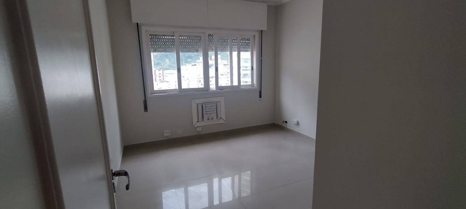 2 Dormitórios Pé na areia José Menino Santos