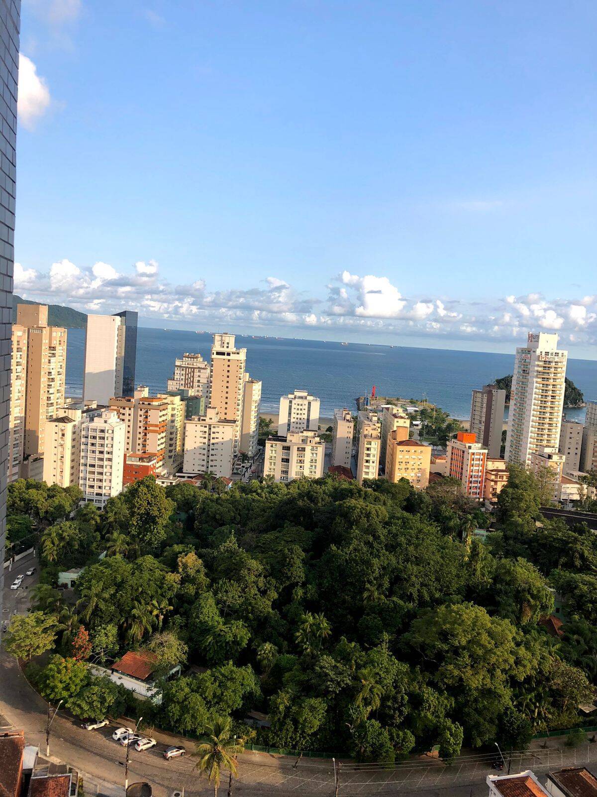 4 Dormitórios 4 banheiros sendo 1 suíte 2 vagas Demarcadas