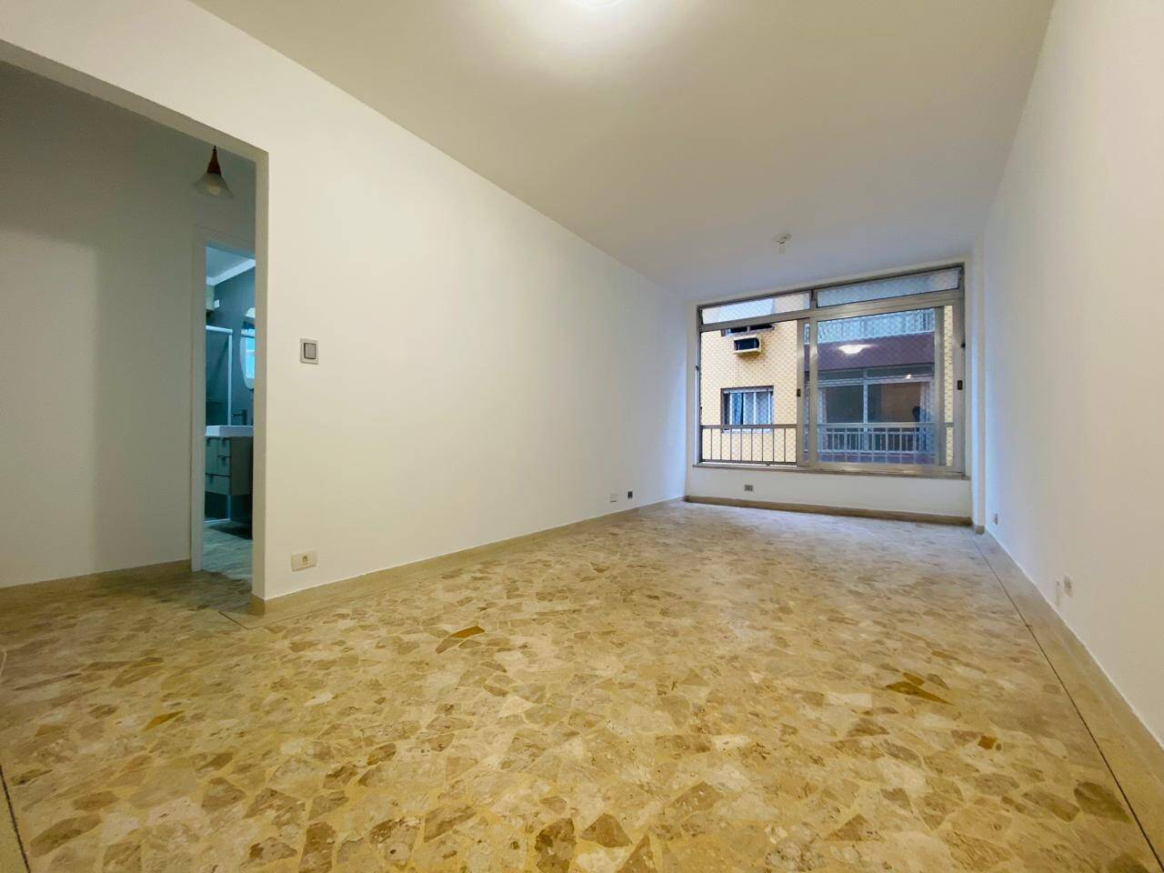 Apartamento para alugar 1 quarto semi-mobiliado no Gonzaga em Santos