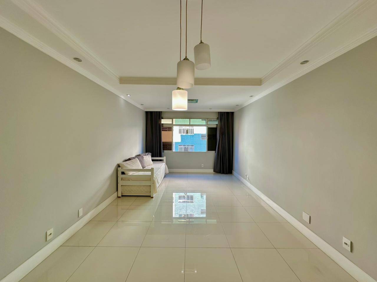 Apartamento a venda com 3 quartos + Dependência - Ponta da Praia Santos