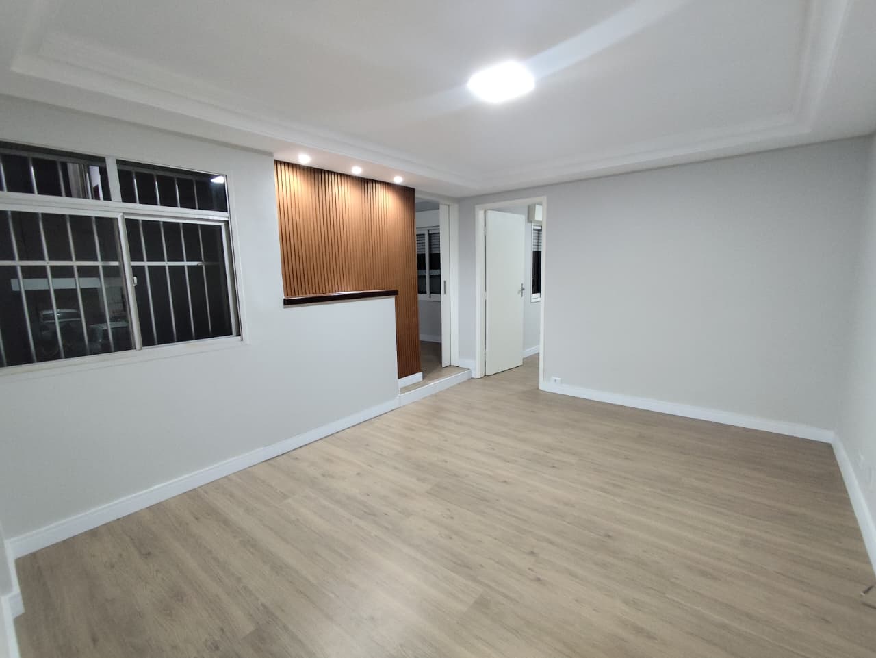 Apartamento a venda 2 quartos reformado, quadra da praia da Pompeia Santos