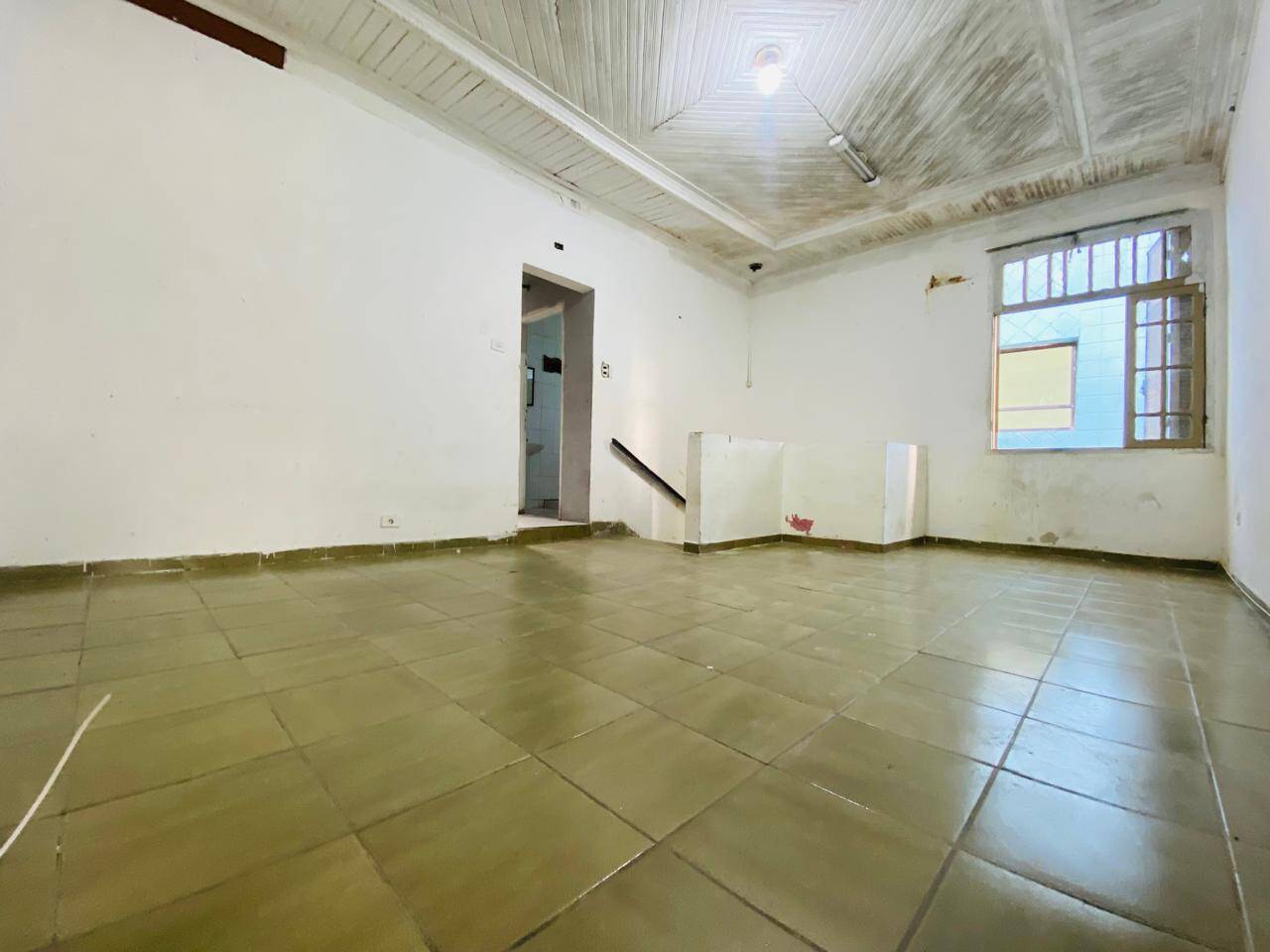 Aluga Casa sobreposta alta 3 quartos no Gonzaga em Santos