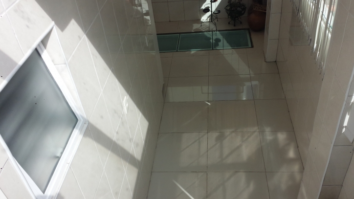 1 piso Corredor área de serviço