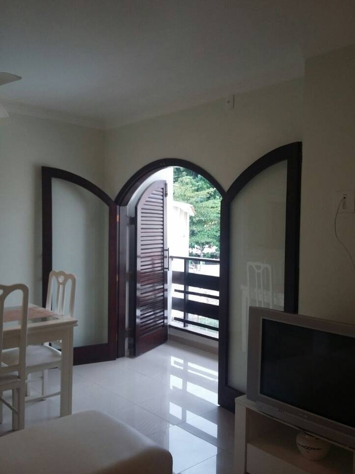 Apartamento 3 dormitórios,2 vagas de garagem na Enseada