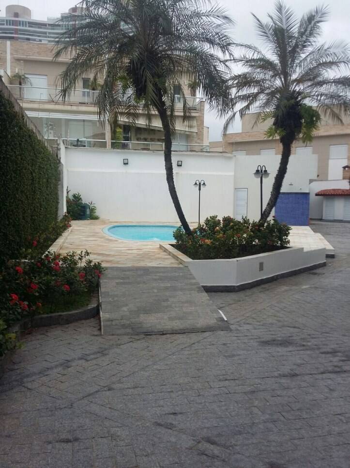 Apartamento 3 dormitórios,2 vagas de garagem na Enseada