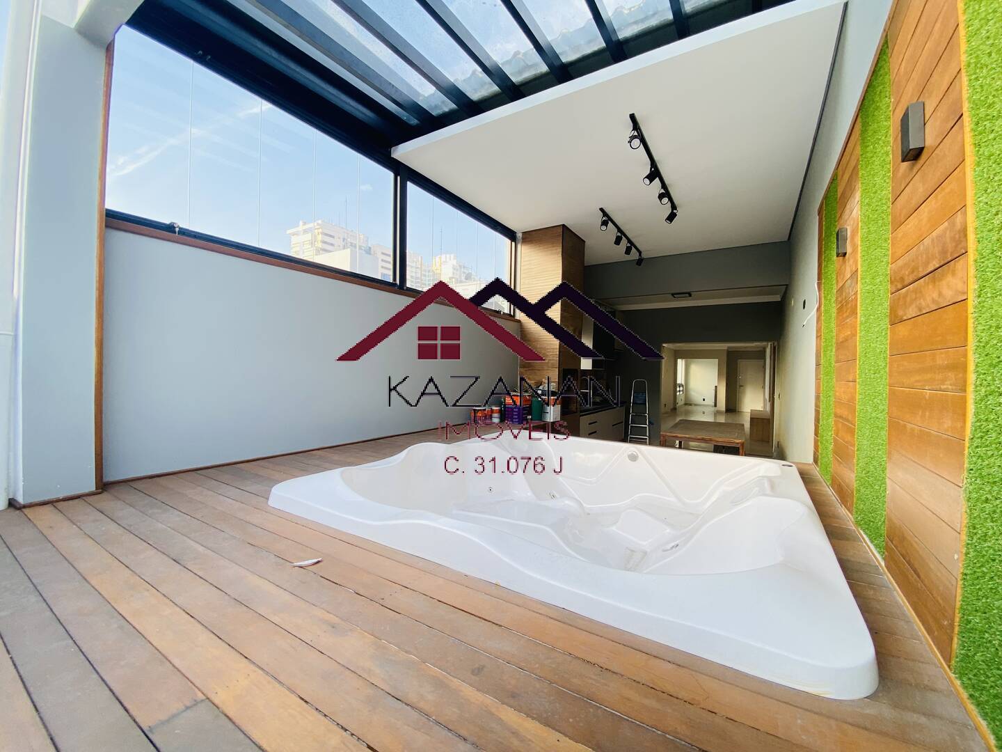 Cobertura a venda Penthouse, 3 quartos, churrasqueira e jacuzzi, em Santos